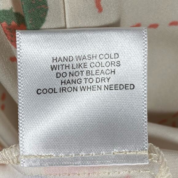 Modcloth Picnic Print 3 Tie Keyhole Sleeveless Blouse Size Small Picnic Food NWT - Picture 7 of 10